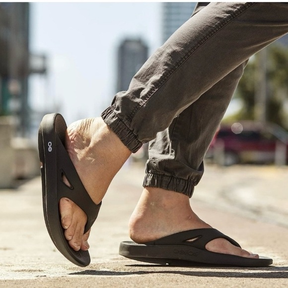 OOFOS Post Run Sports Recovery Thong Sandal Women’s 10 Men’s 8 Black Flip Flop - Picture 1 of 9